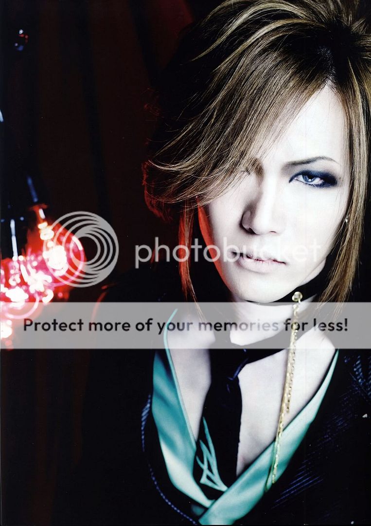 http://i366.photobucket.com/albums/oo106/Hayami_Hime/Uruha%20the%20GazettE/the_gazette_6328.jpg